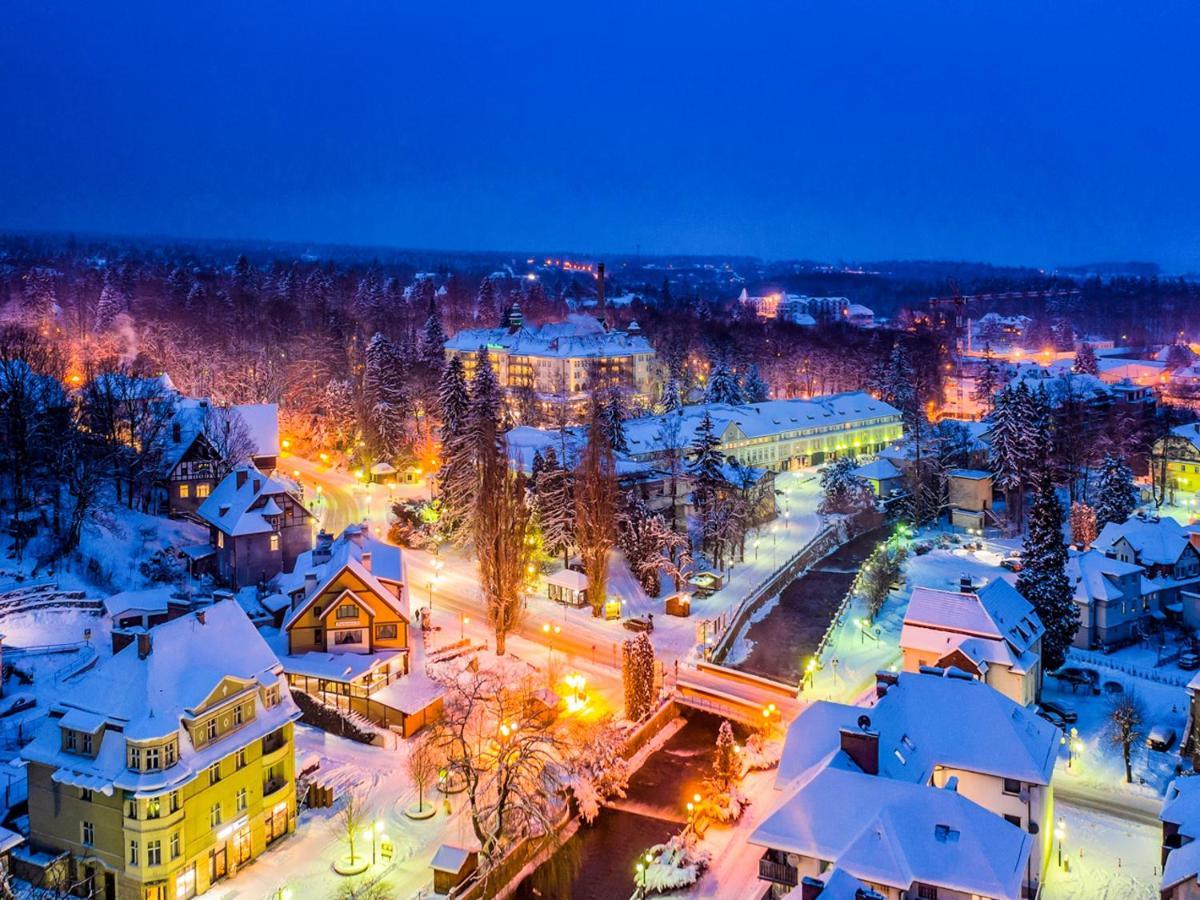Apartament Z Widokiem Na Park Polanica-Zdrój Esterno foto