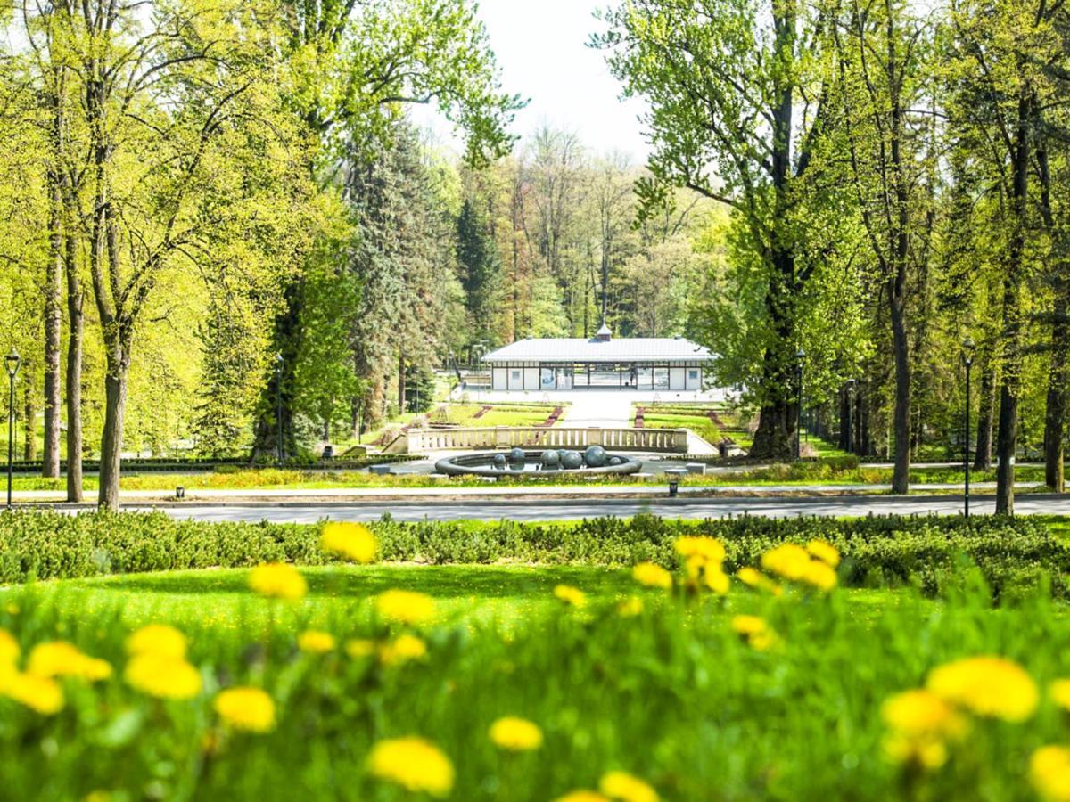 Apartament Z Widokiem Na Park Polanica-Zdrój Esterno foto